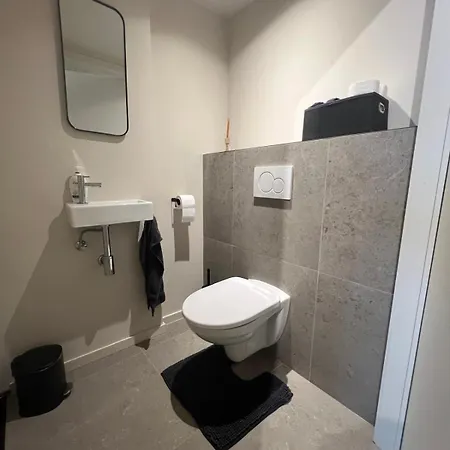 Christina's 2bed-first Floor 4 Min From Ostenda