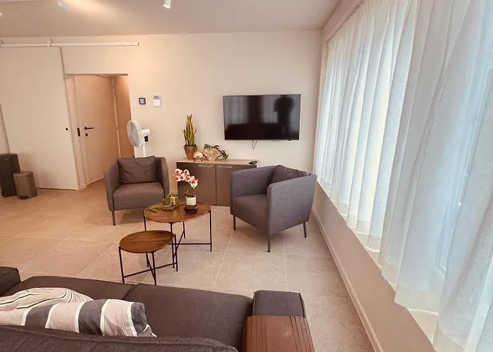 Christina's 2bed-first Floor 4 Min From Apartment Ostend