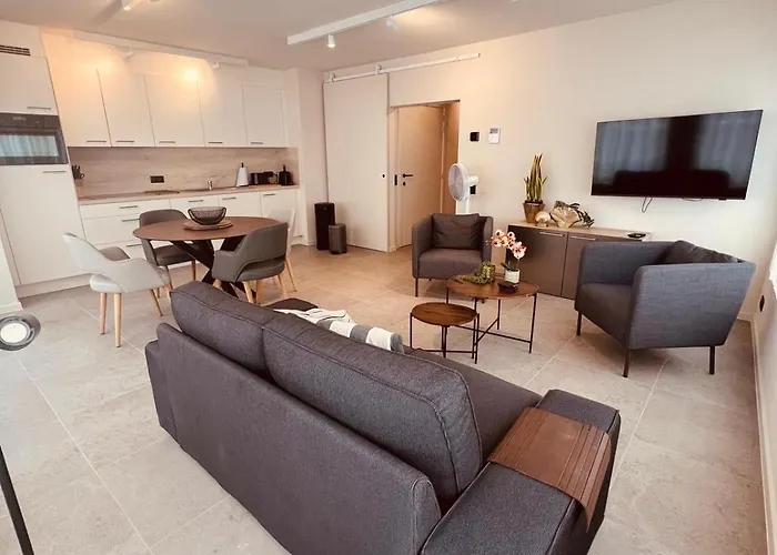 Christina's 2bed-first Floor 4 Min From Apartment Ostend